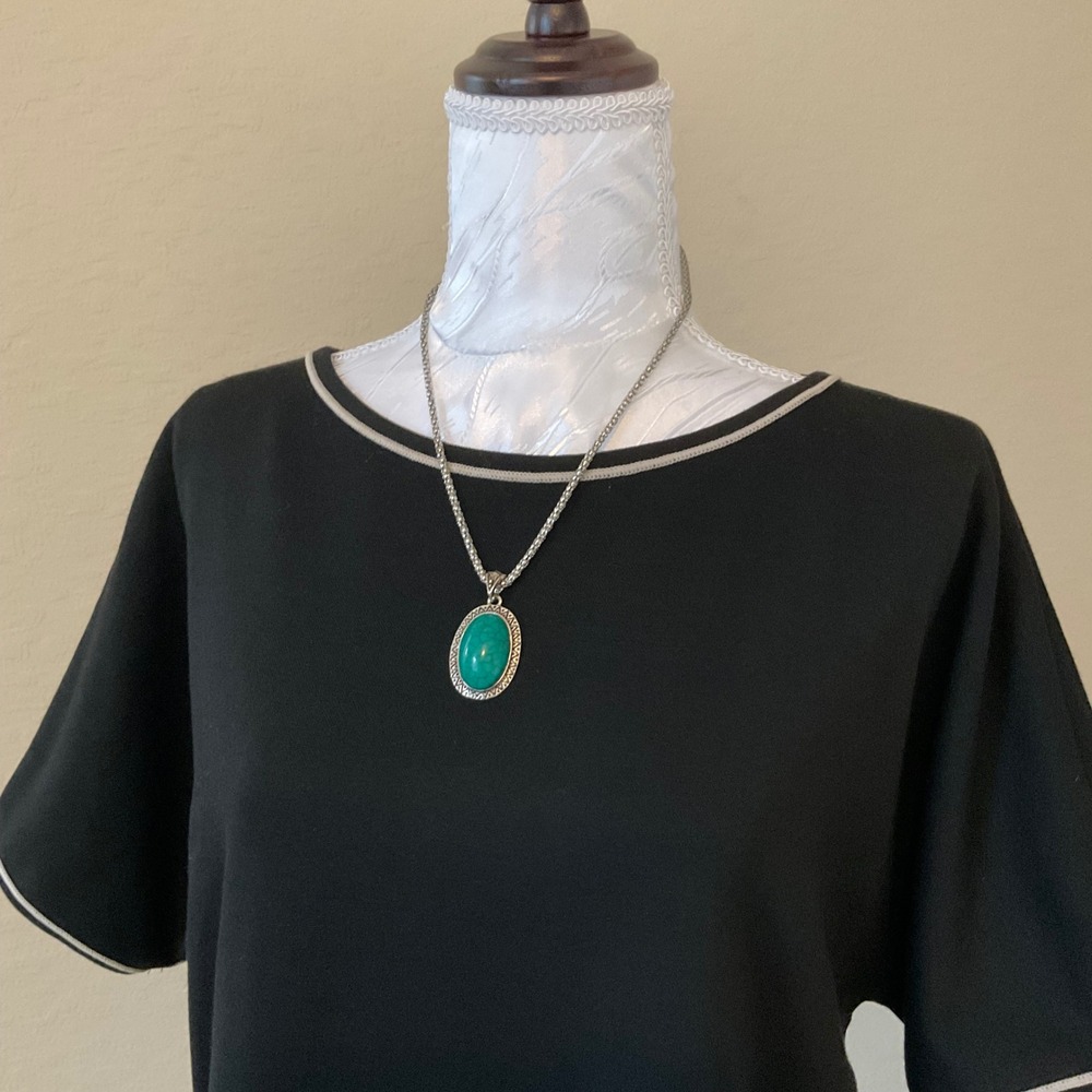 Max Studio Black Short Sleeve Top Womens Large Relaxed Fit White Piping Tee - Picture 4 of 8